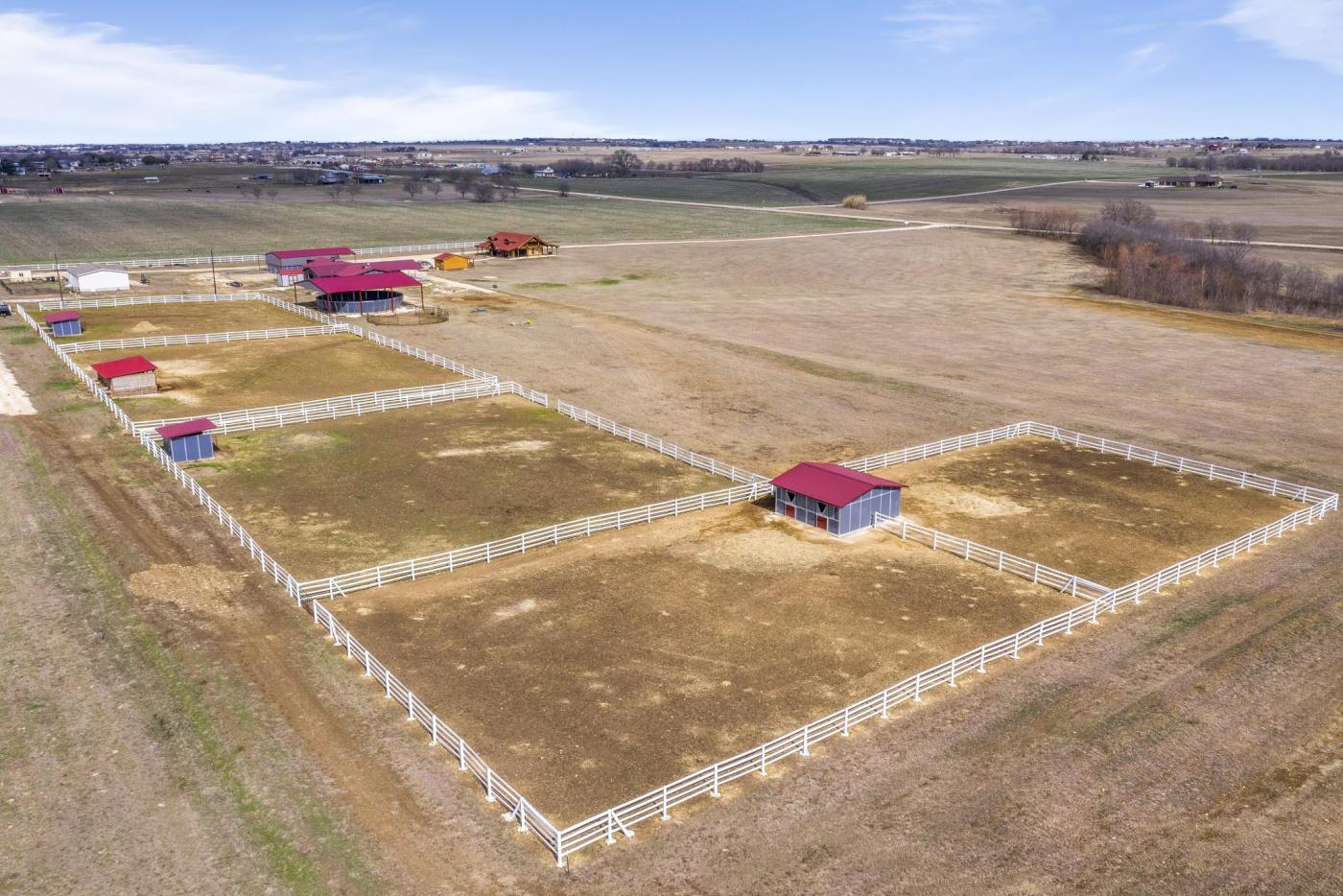 Luxury 21 Stall Equestrian Facility