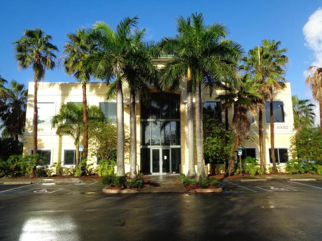 For Sale Wonderful Office/Warehouse 2,200 SF