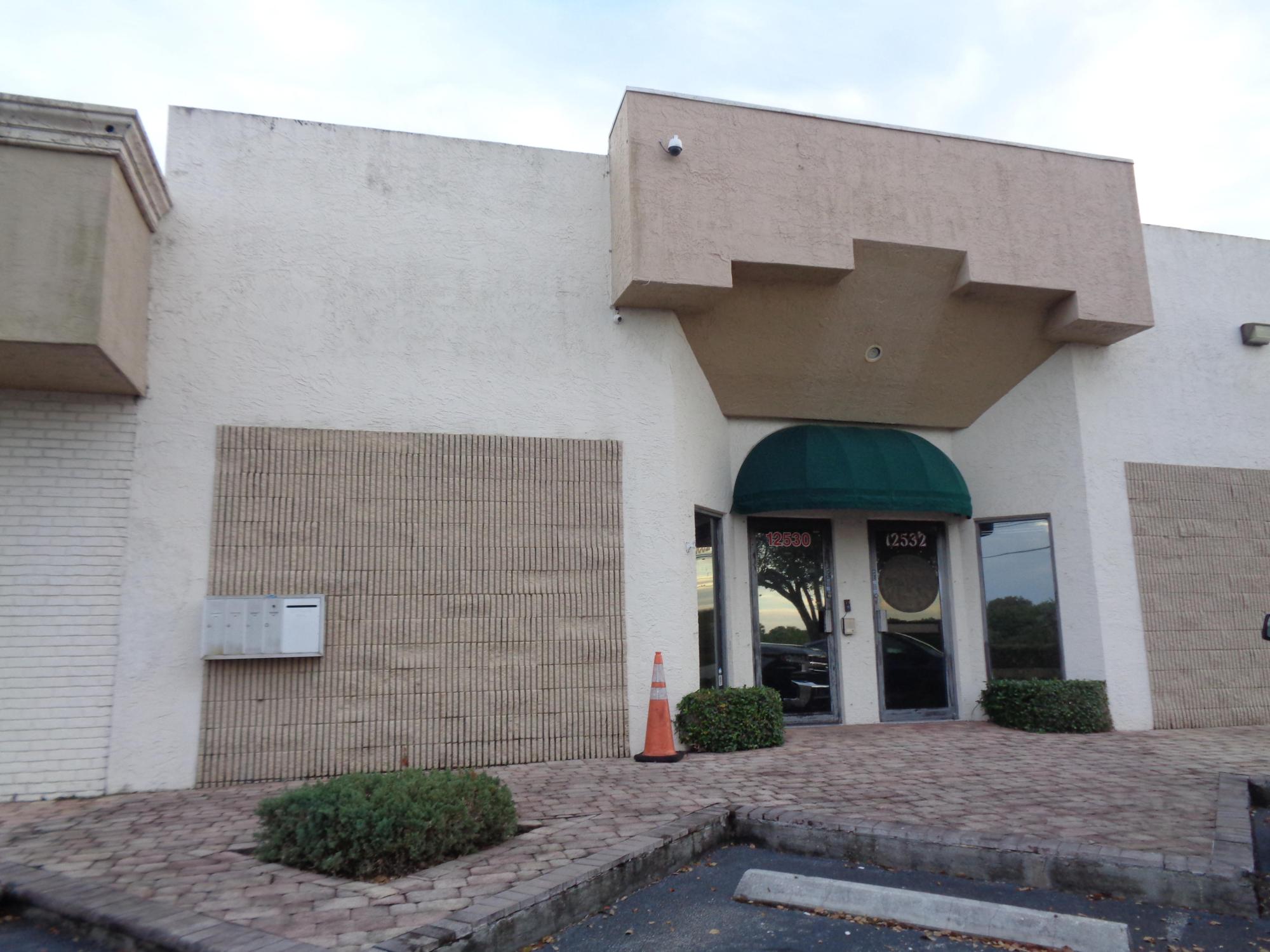 For Sale Office/Warehouse Space 1,850 SF