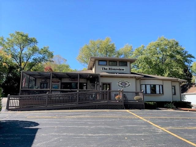 Bar/ Restaurant in Algonquin