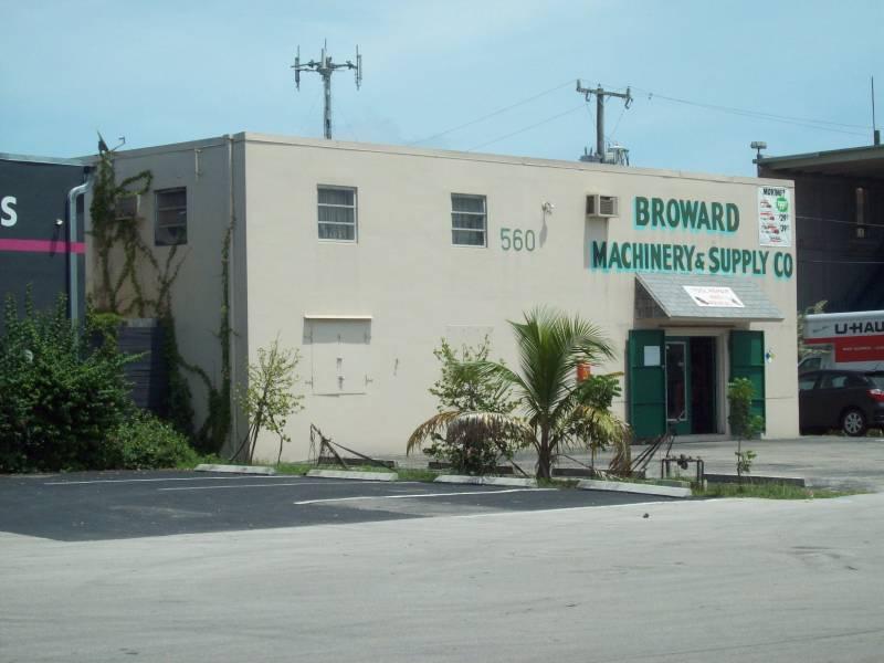 Office/ Warehouse with Fenced Yard
