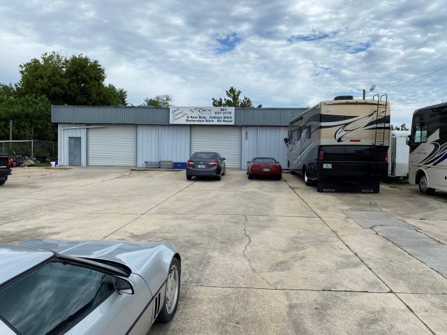 Auto/Warehouse Building w Fenced/Paved Yard