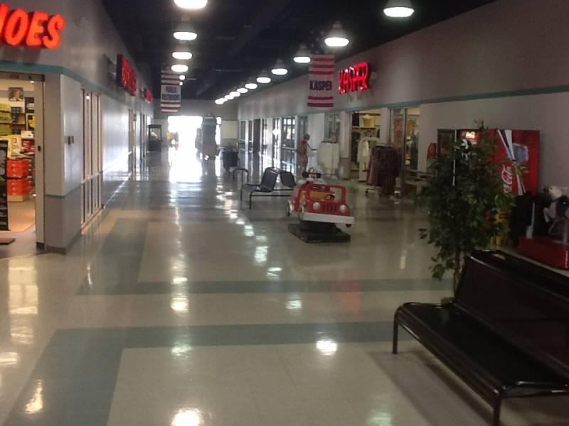 Outlet Mall - 750k Below Appraisal! 31.19/Sq