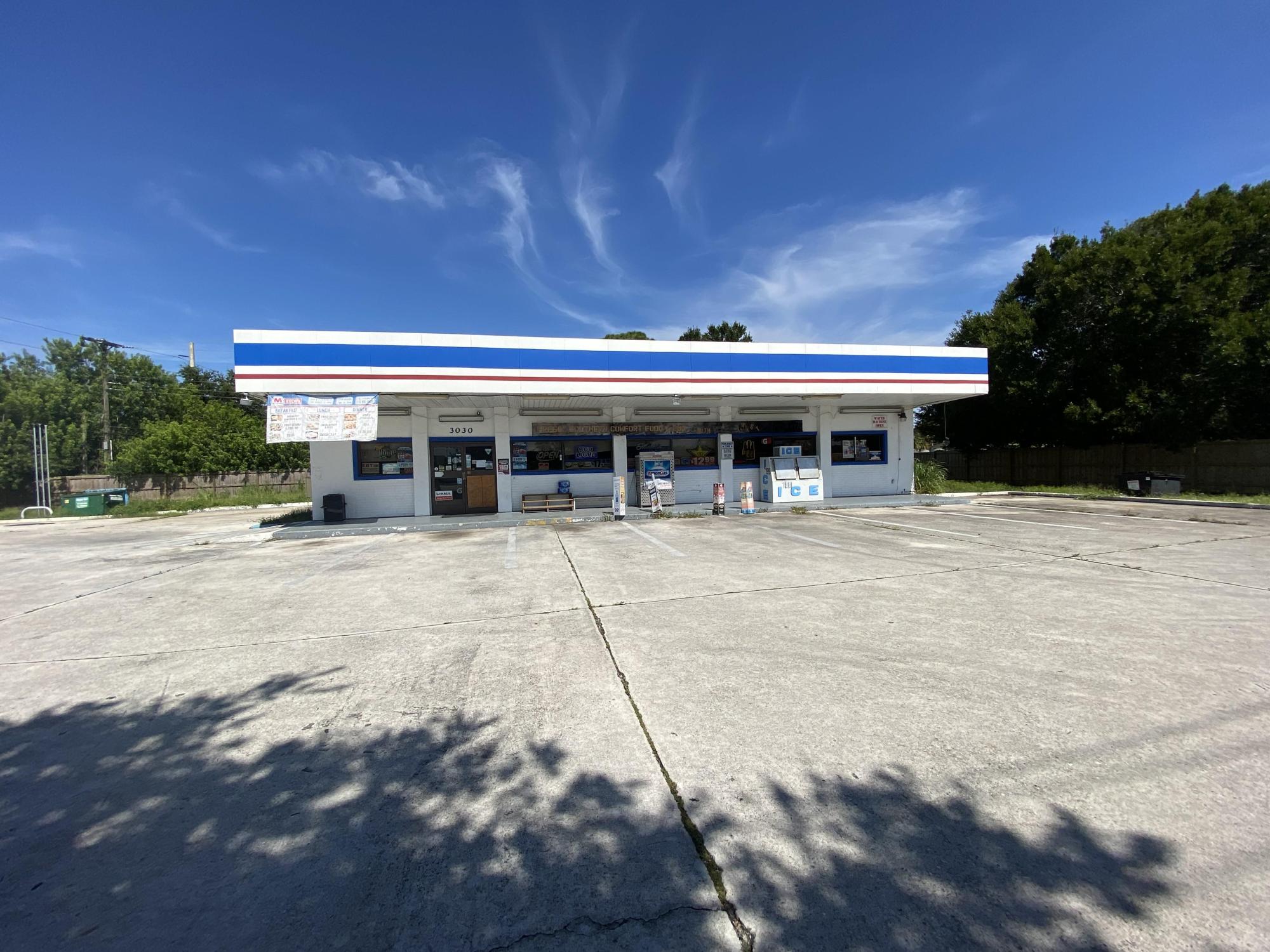 For Sale Full Service Gas Station 2,600 SF