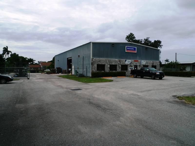 Belle Glade Warehouse/ Showroom