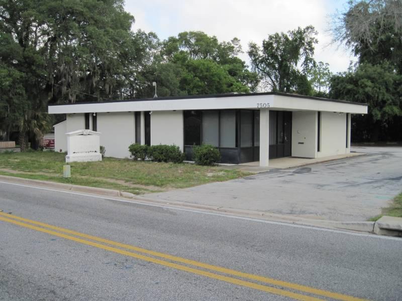 7505 Arlington Expressway