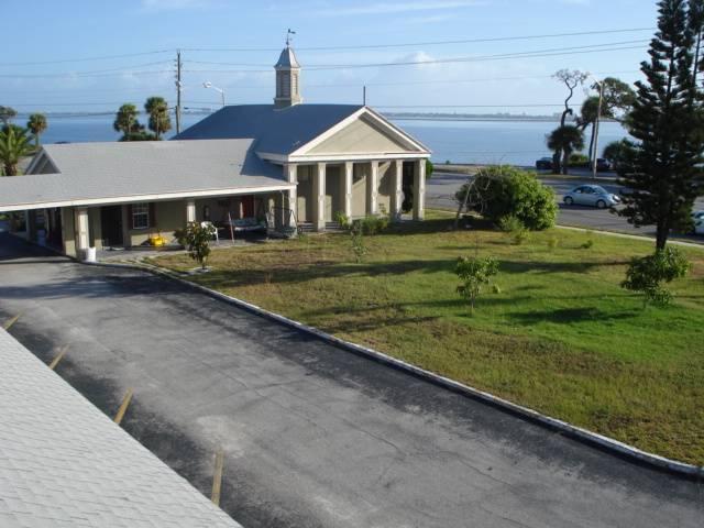 MOTEL for Sale with River Views