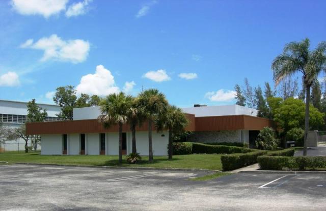 Office/ Warehouse Building w/ 1AC Yard
