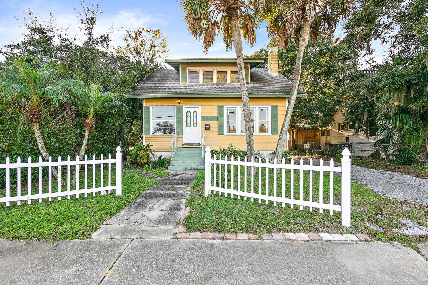 2/2 House + 720 SF Garage