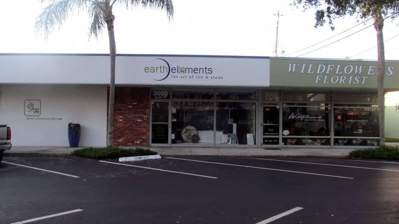 Prime Retail Location FOR SALE - PLAZA 3000