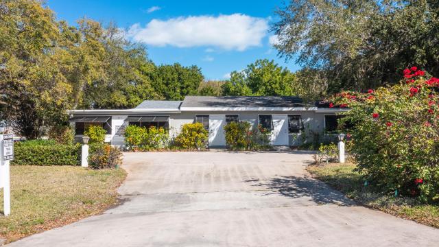 903 E Causeway Blvd