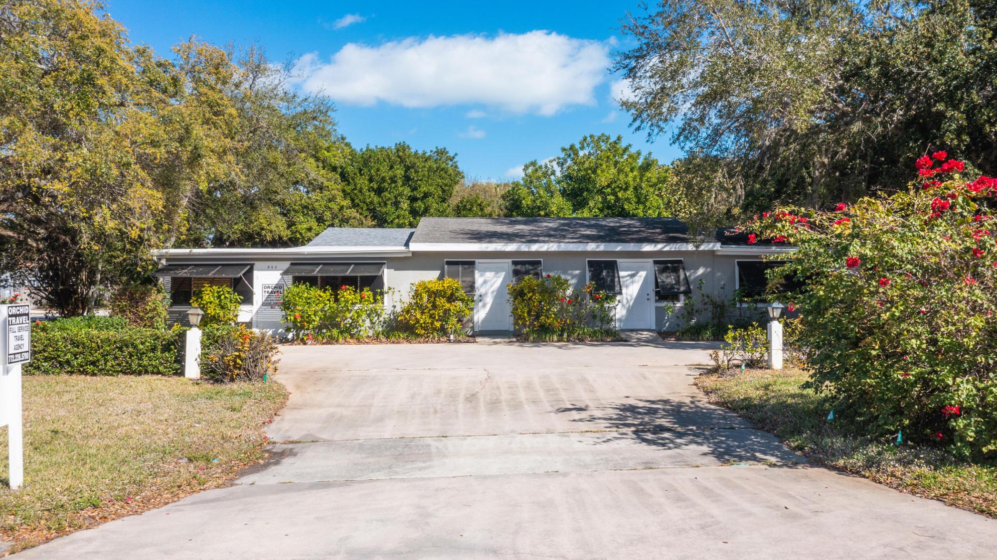 903 E Causeway Blvd