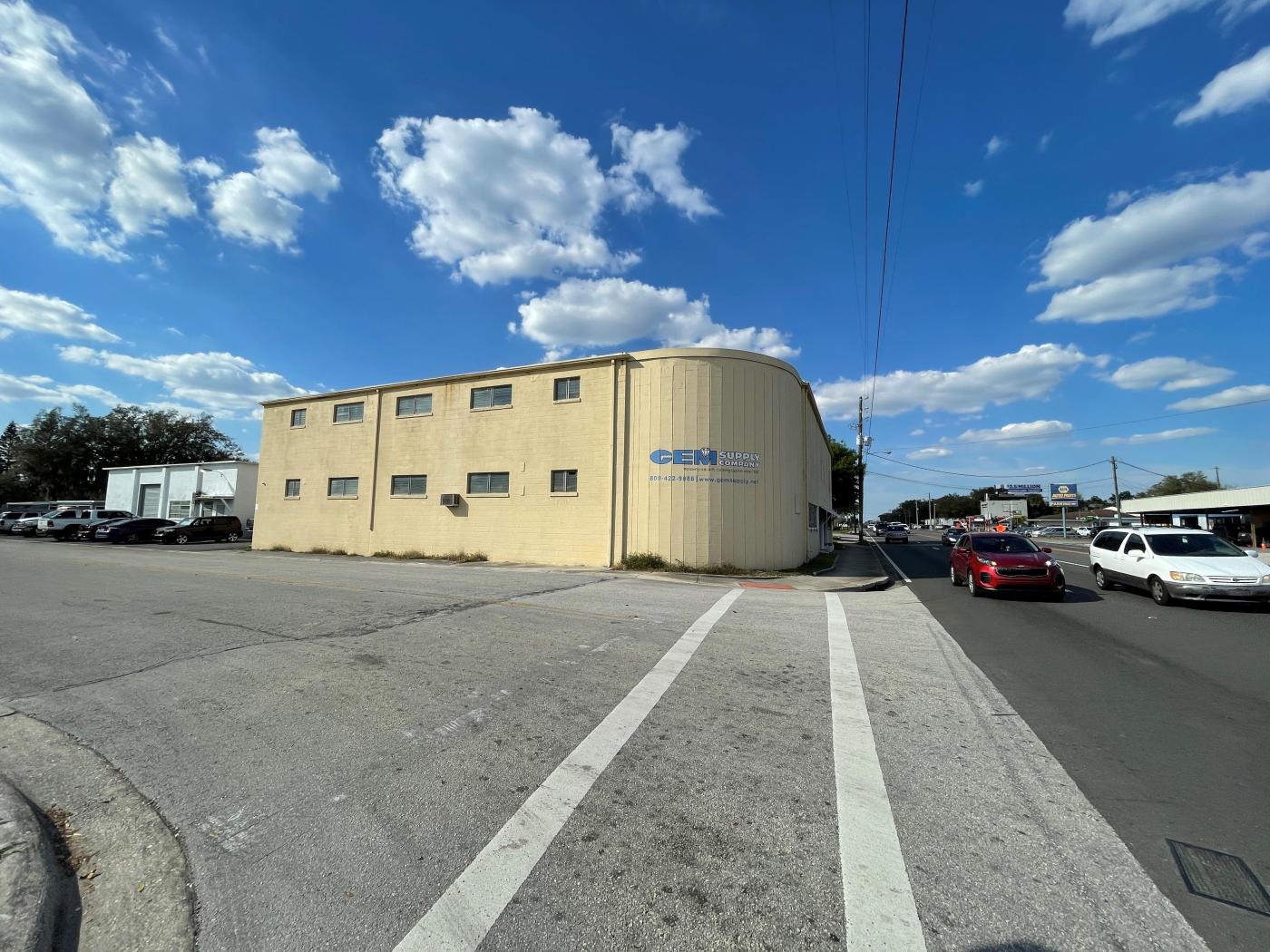 Showroom / Warehouse