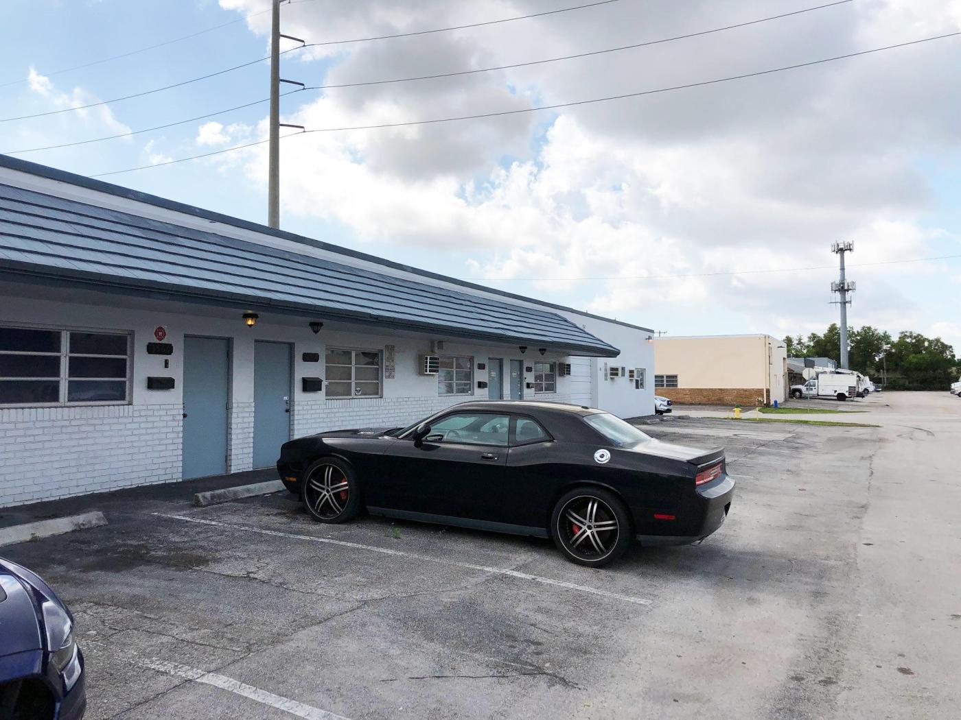 Small Bay Warehouse For Sale