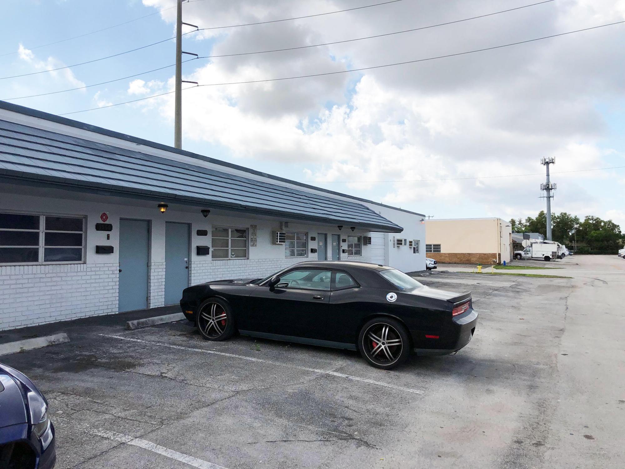 Small Bay Warehouse For Sale