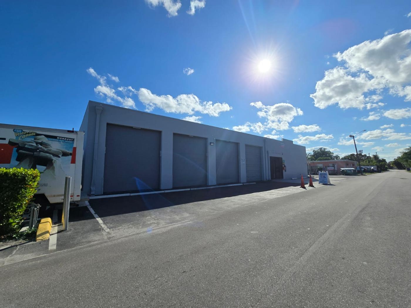 1500+/- SQFT FLEX/WAREHOUSE/RETAIL W/ PRIVATE FENCED YARD | HOLLYWOOD