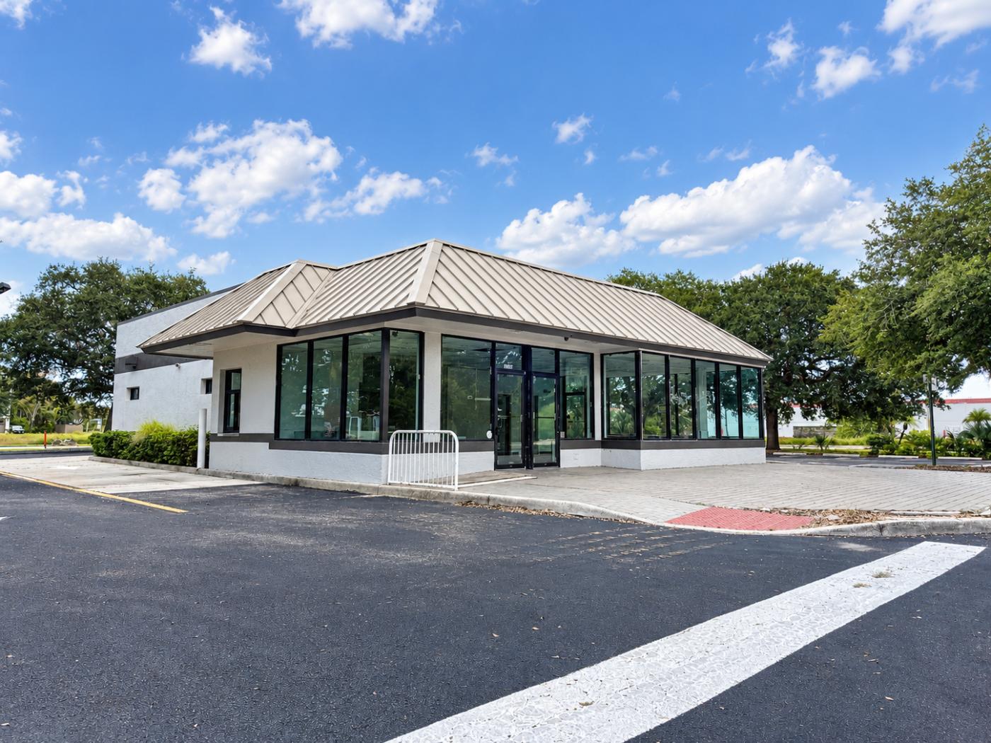 RETAIL/OFFICE BUILDING FOR SALE
